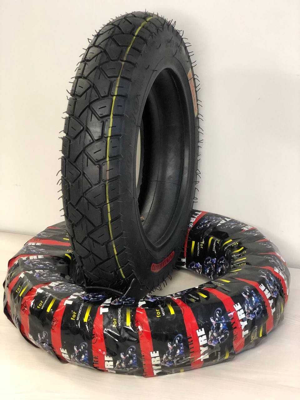 Шина 3.00-10 з камерою на скутер зубата Тайвань SC-TYRE