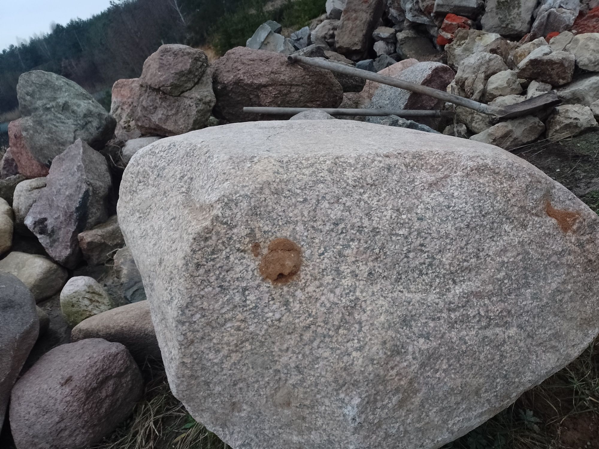 Kamień głaz płaski