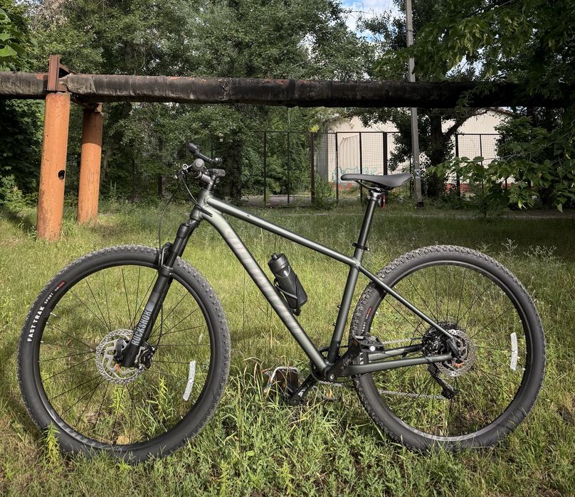 Велосипед (хардтейл, мтв) Specialized Rockhopper 2025