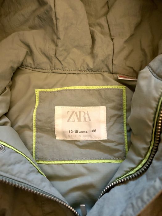 Casaco Zara _ verde_ feito de plastico