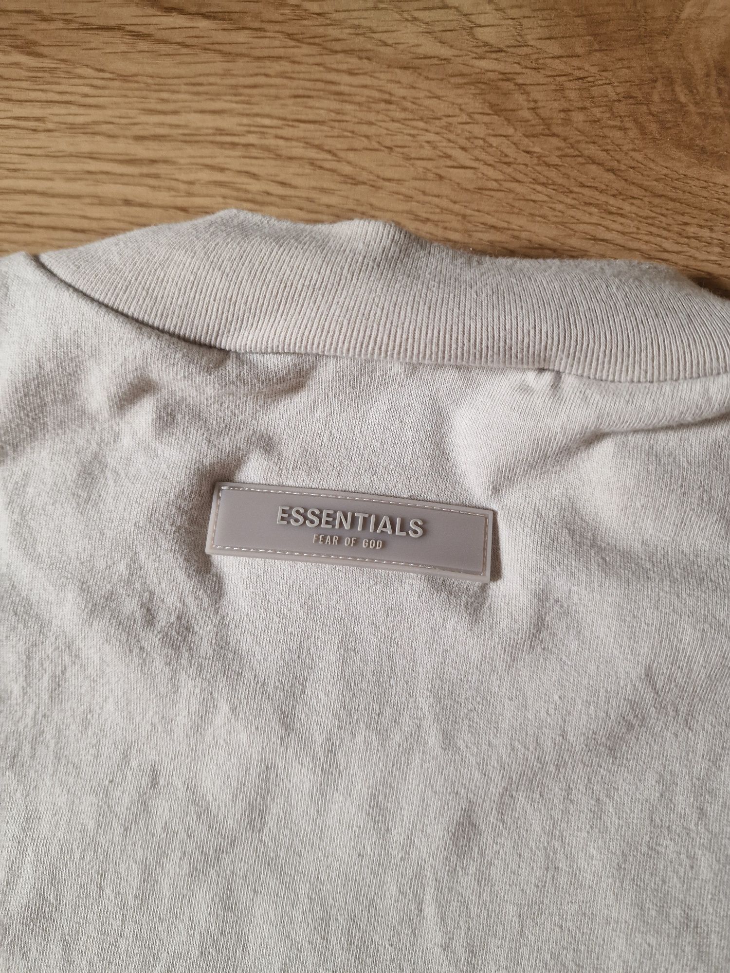 Koszulka fear of god essentials beżowa r.M