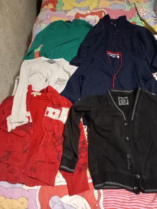 Віддам безкоштовно речі на хлопчика.