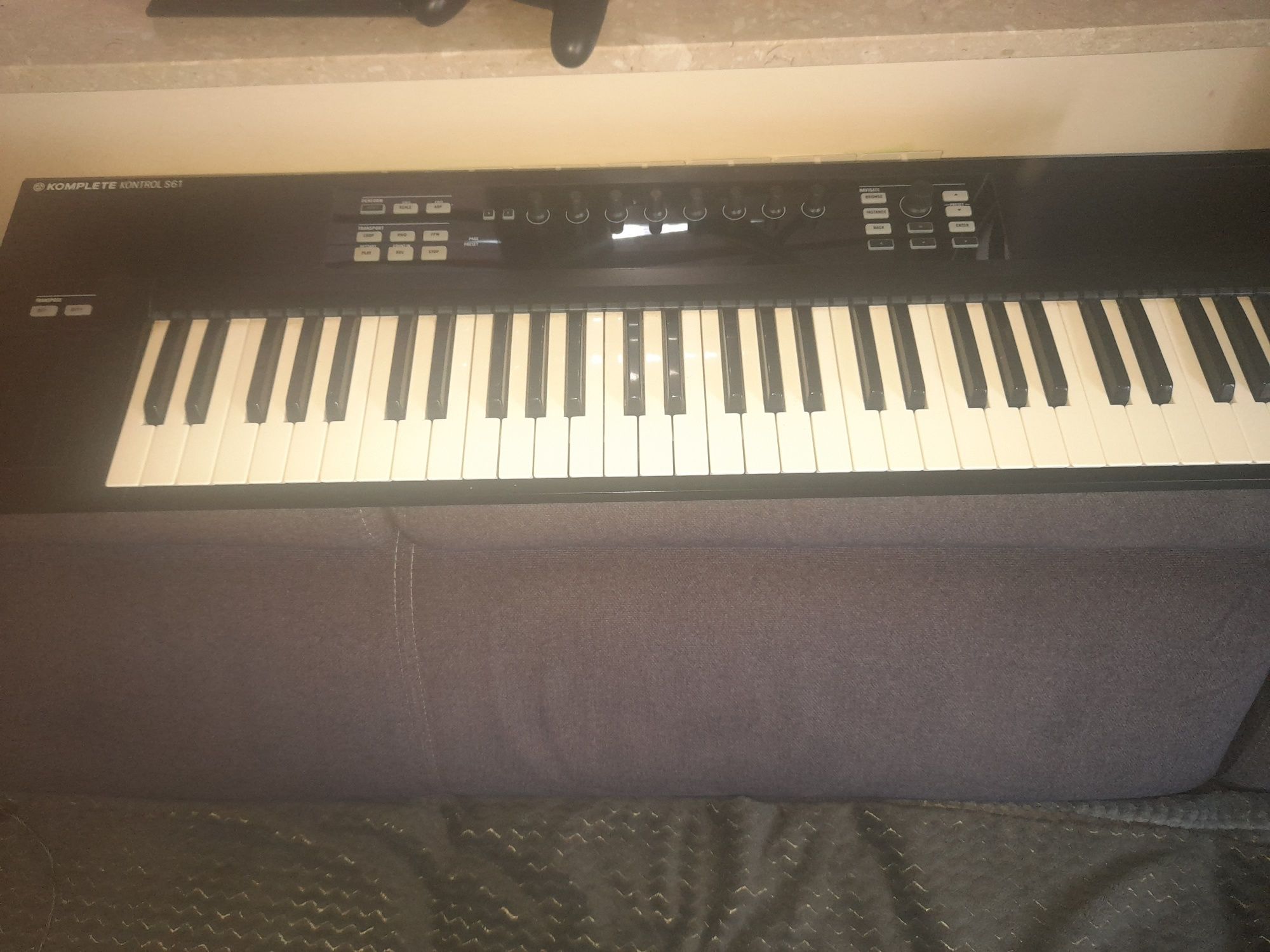 Kontroler midi komplete kontrol s61