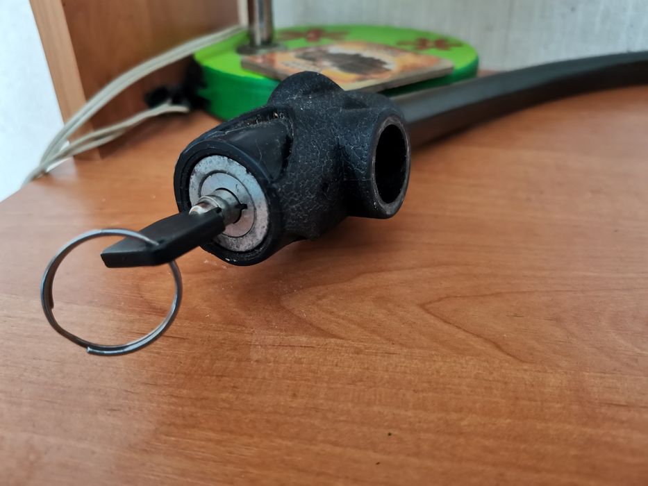 Трос для мотоцикла, мопеда.