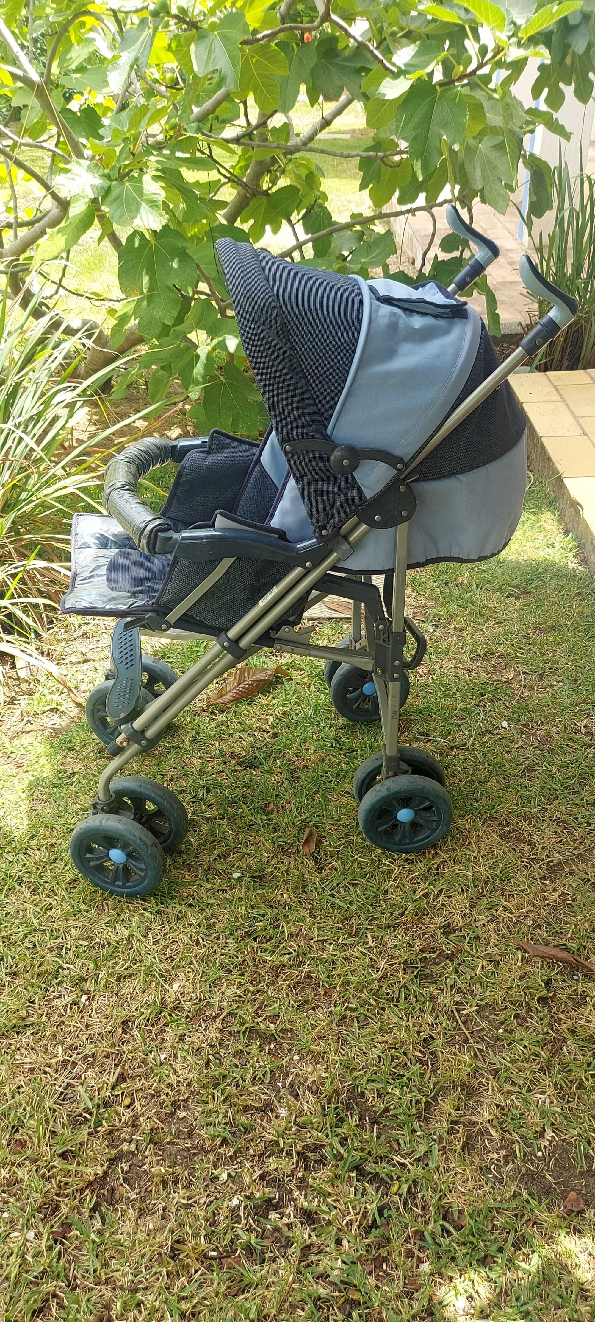 Carrinho de bebe com capota