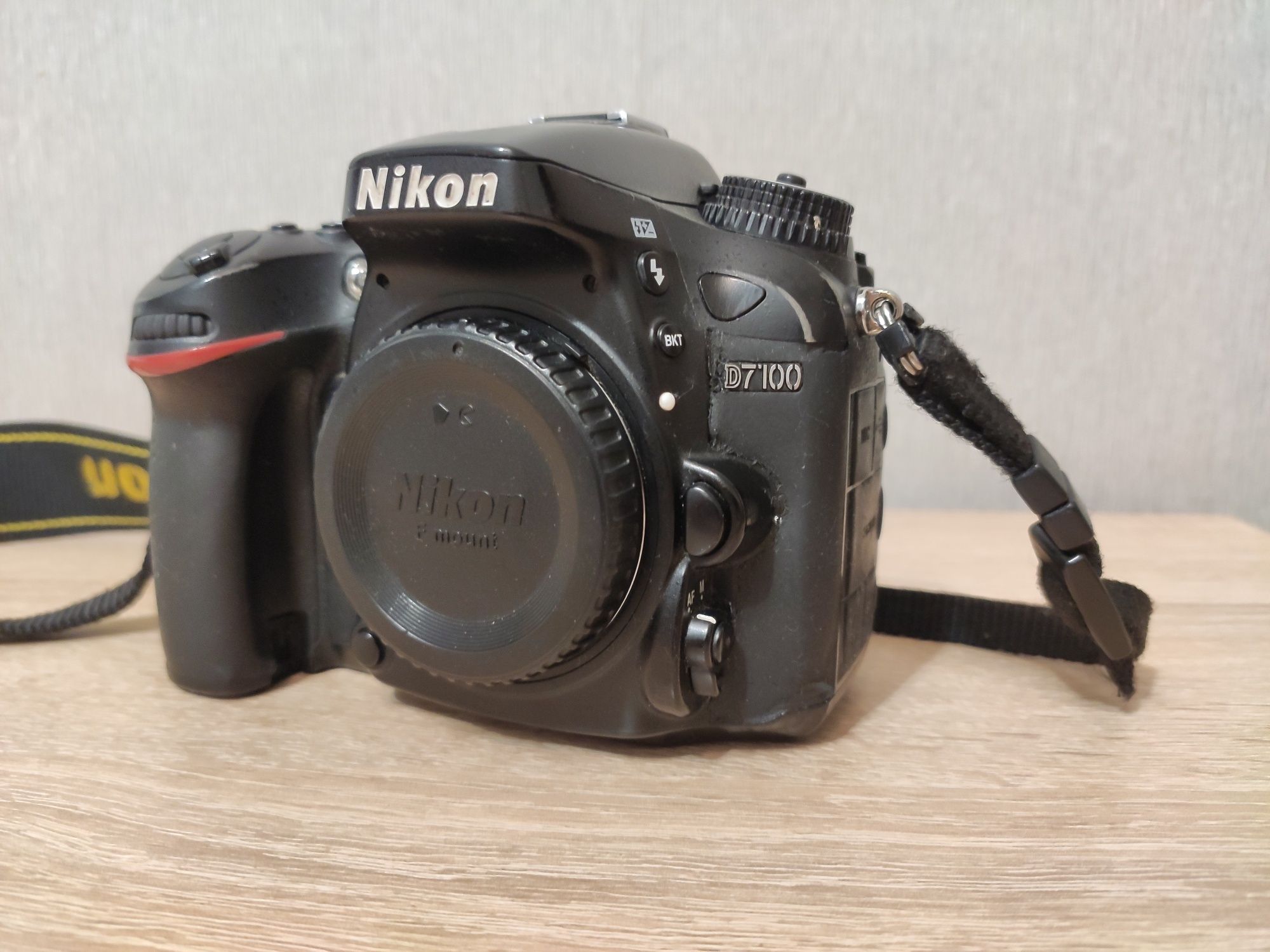 Nikon D7100 + батарейний блок