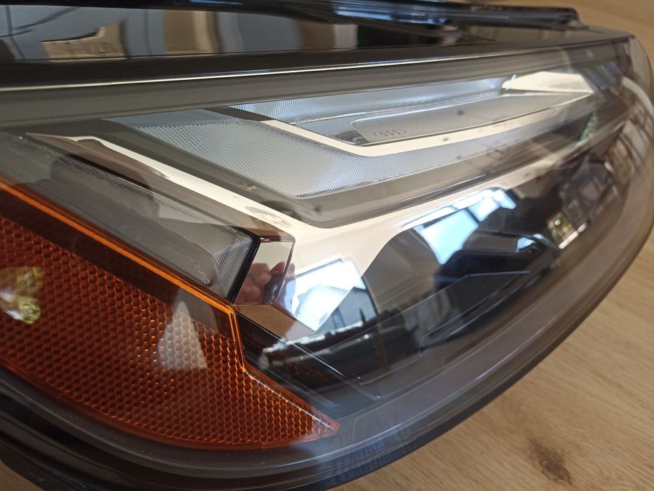 Reflektor Audi Q5 SQ5 Prawy