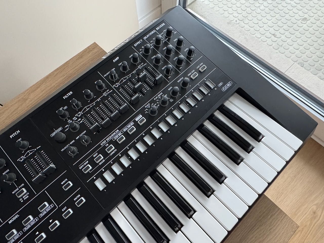 Syntezator Roland System-8