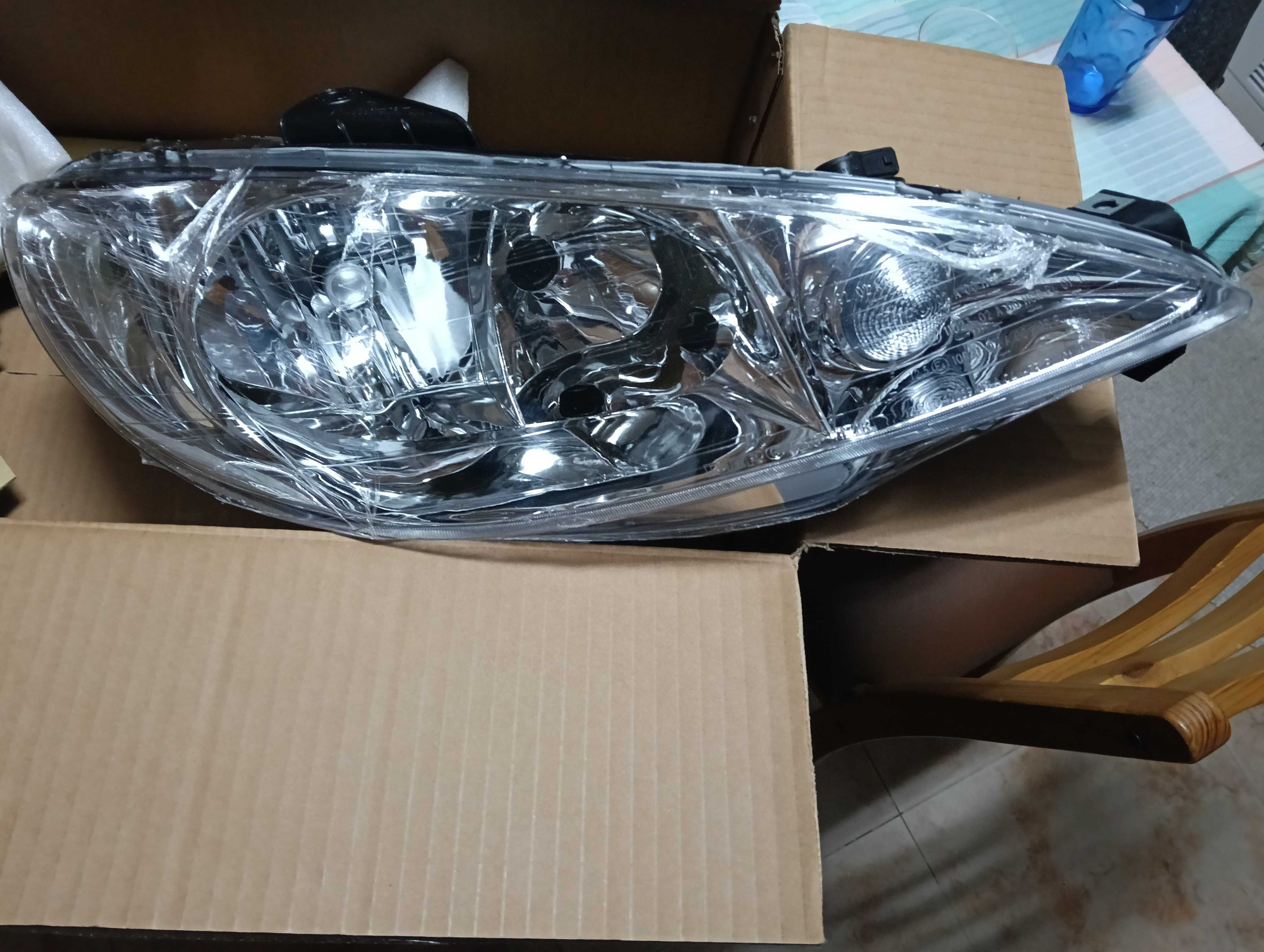 Farol principal direito Peugeot 206