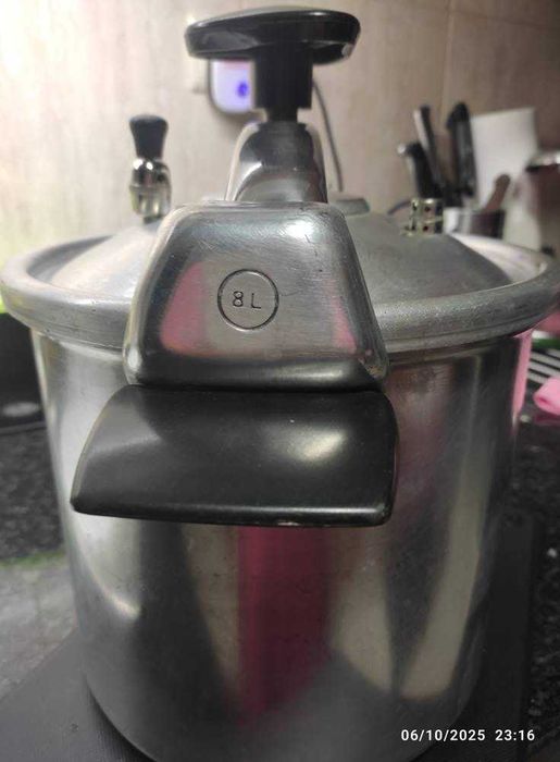 Panela de pressão 8L usada