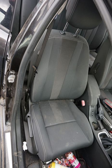 FOTEL PRZEDNI PRAWY MEGANE III PH1 5D HB  RENAULT 2008-2010