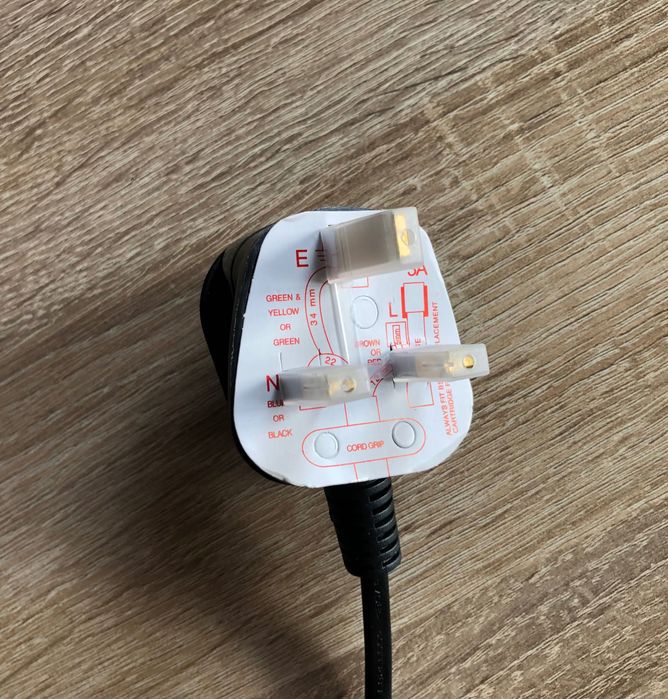 Sprzedam czarny kabel zasilający 2 pin z końcówką brytyjska, nowy