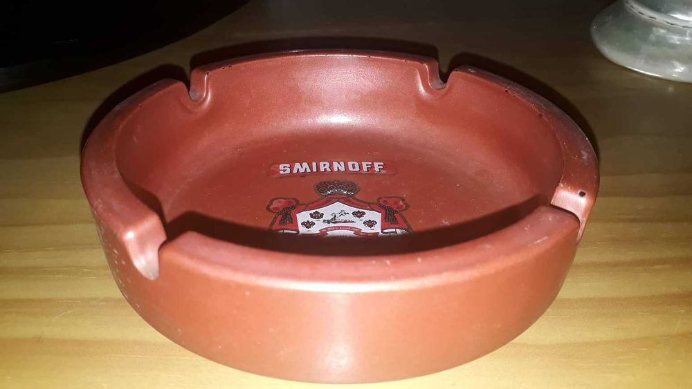 Cinzeiro vintage Smirnoff