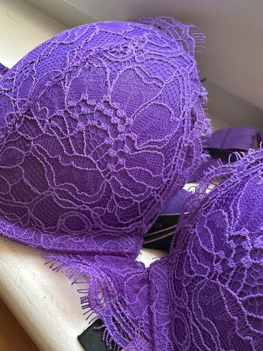 Фіолетовий мереживний бюстгальтер з пуш-ап зі стразами вікторія сикрет