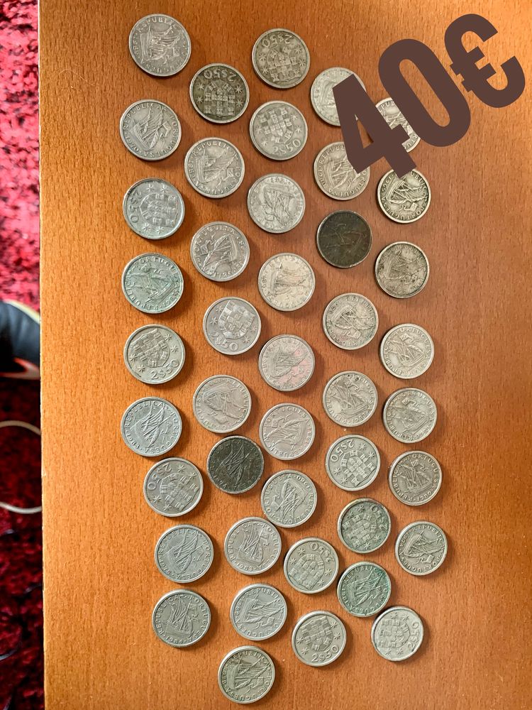 242 moedas variadas “preço nas fotos”