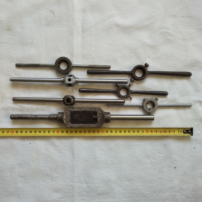 Інструмент, дриль, серп, коса, воротки, тиси, ножиці, пасатижи, прес