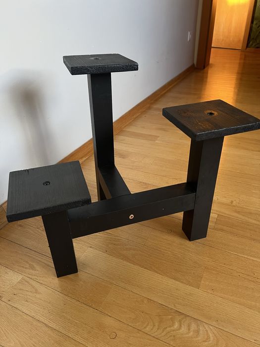 Stojak na kwiaty - kwietnik -czarny - lite drewno - bardzo solidny