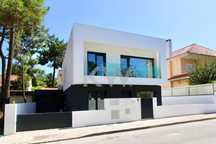 Vende-se moradia T4 - Aroeira
