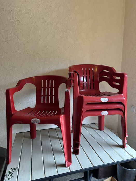 Крісло пластмасове