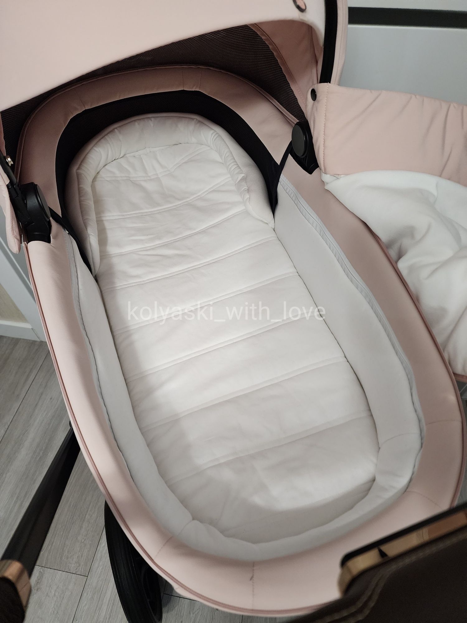 Люлька+шасі Cybex Priam 4.0 peach pink rose gold візочок Сайбекс Пріам