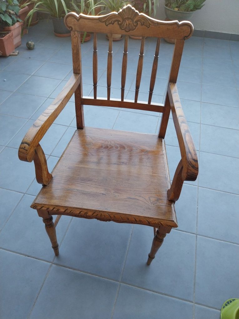 Cadeira poltrona de madeira de castanho vintage