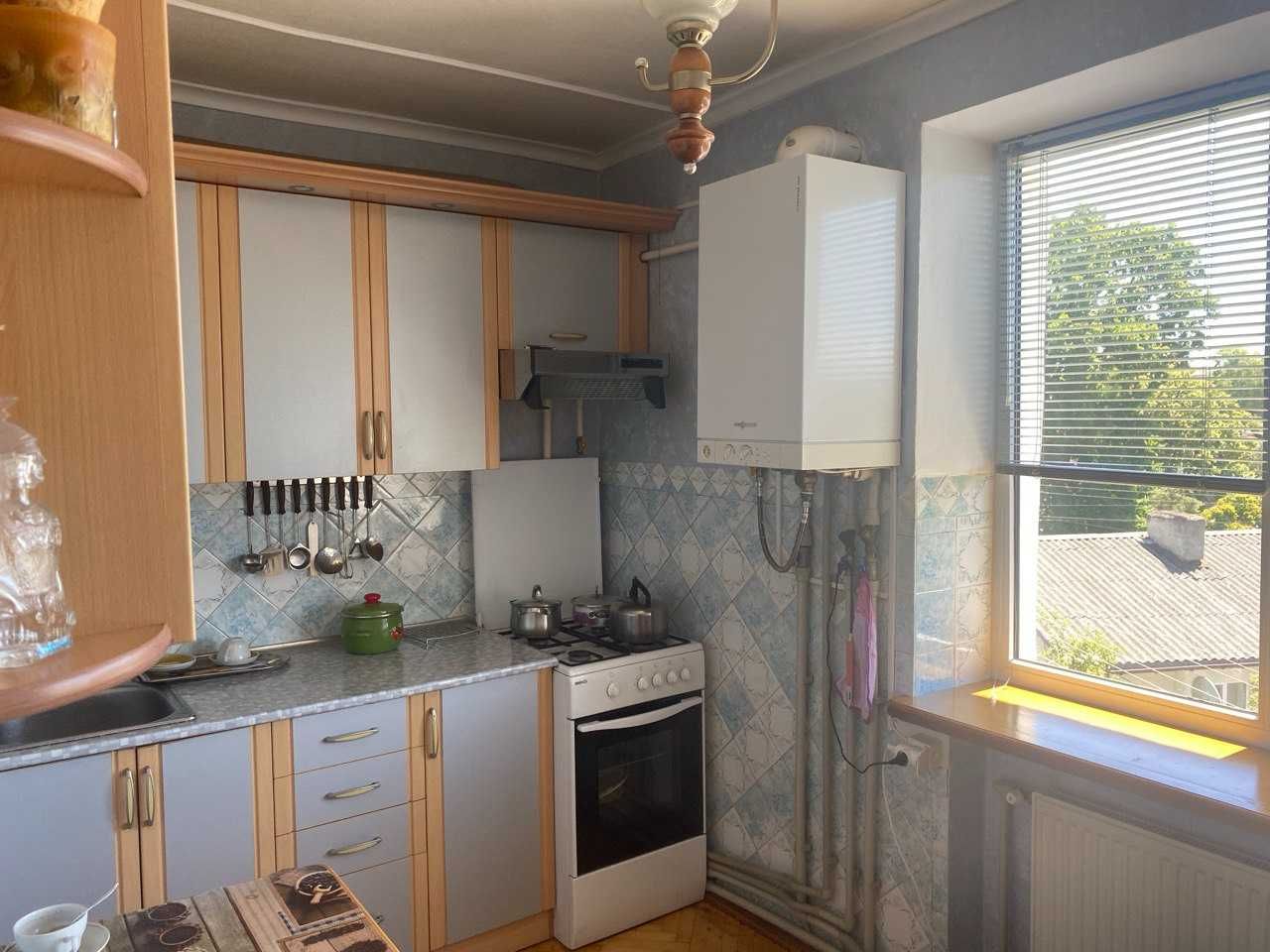 Квартира з меблями, 2 гаражі в центрі міста