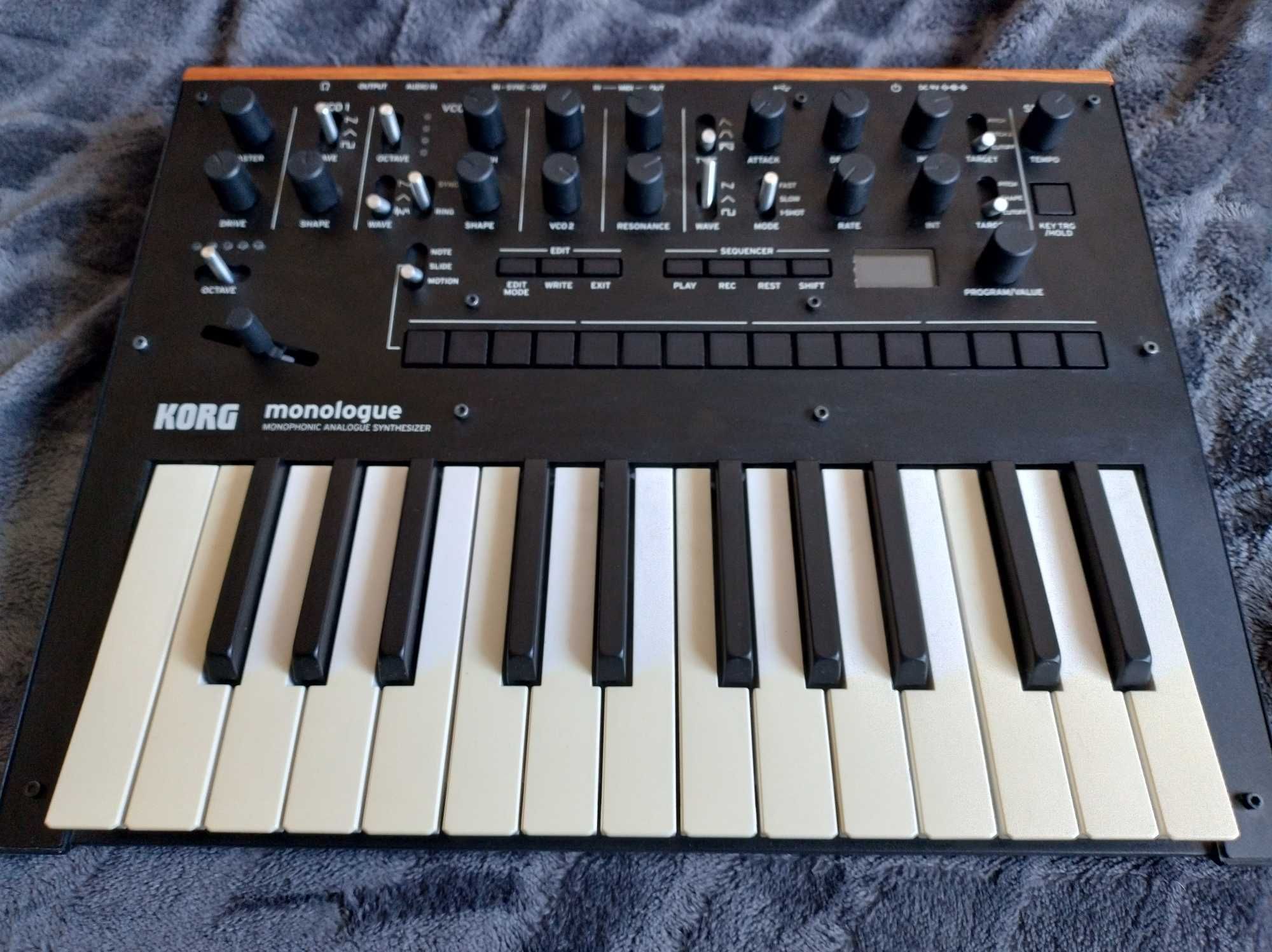 Syntezator Korg Monoglogue + Zasilacz