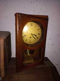 Relógio antigo. Toca Avés-Marias