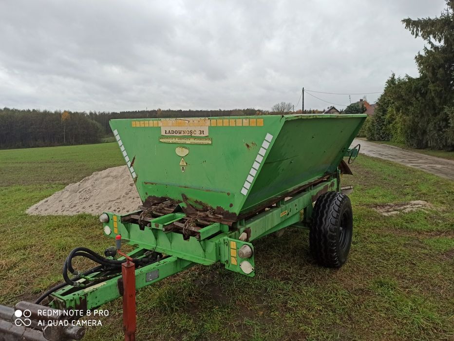 Rozsiewacz do Wapna Nawozu / Rcw-3 Piast /łańcuchowy/ 2001 r