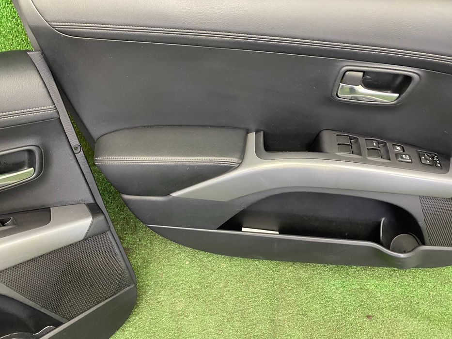 Дверні карти салону Mitsubishi Outlander XL
