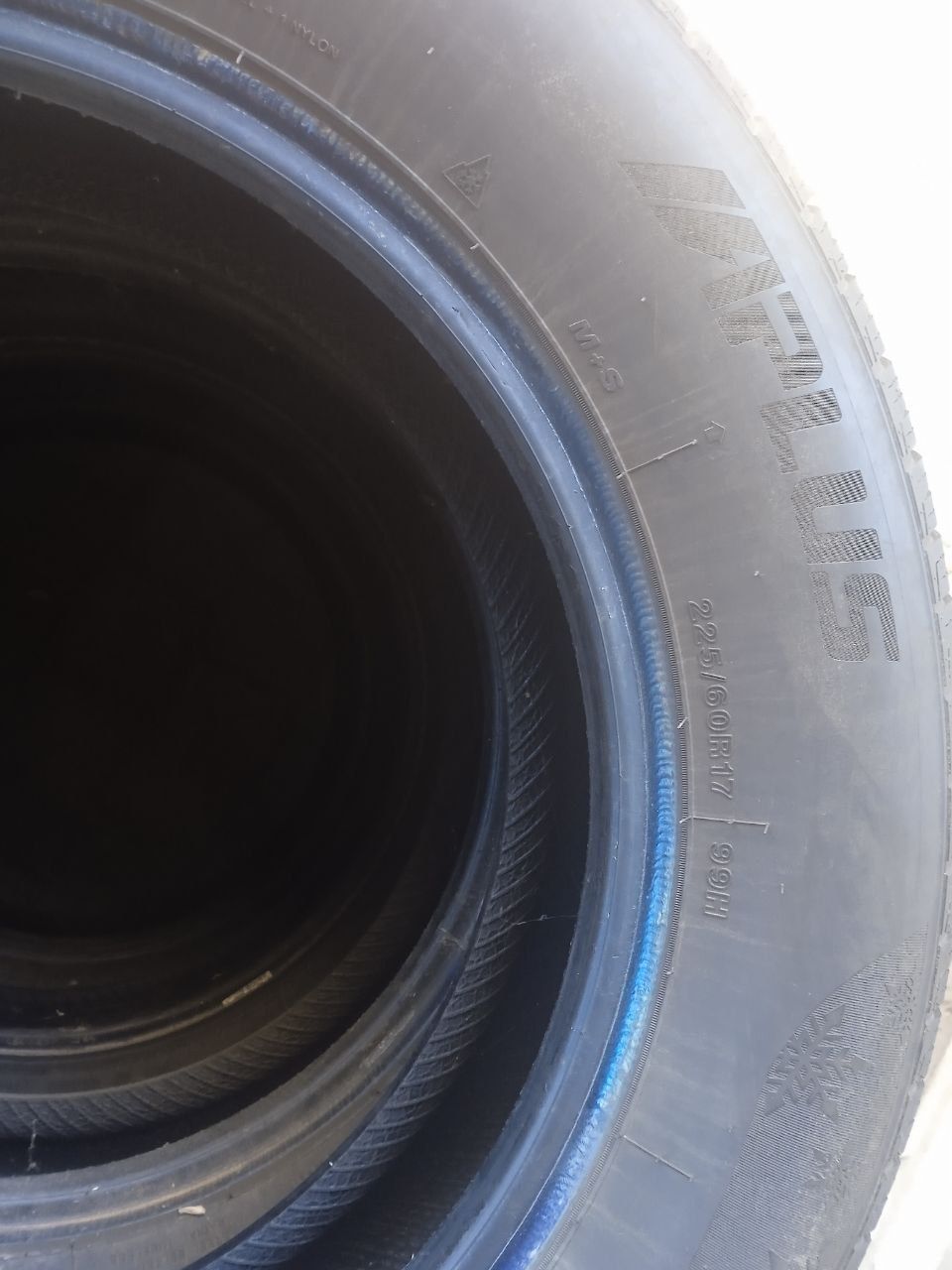 Продам зимові шини Aplus a701 225/60r17