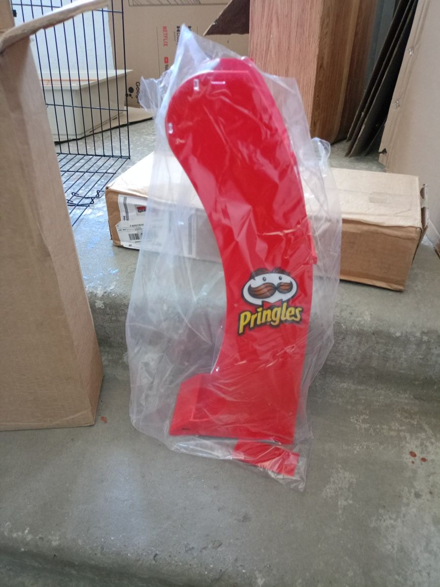 Торговая стойка для чипсов  Pringles