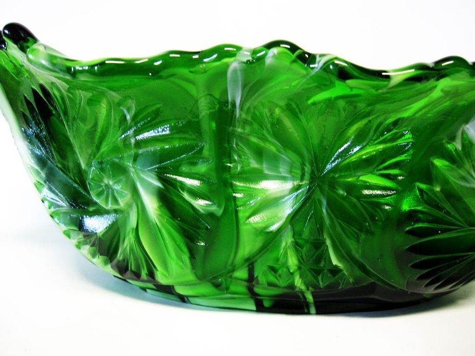 fantástica taça vintage em vidro opalino prensado em tons verdes