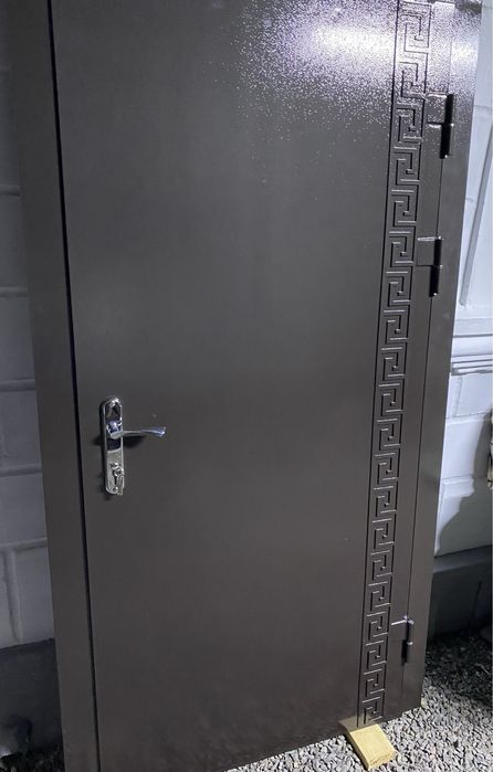 Виготовлення металевих дверей та Воріт з жалюзі