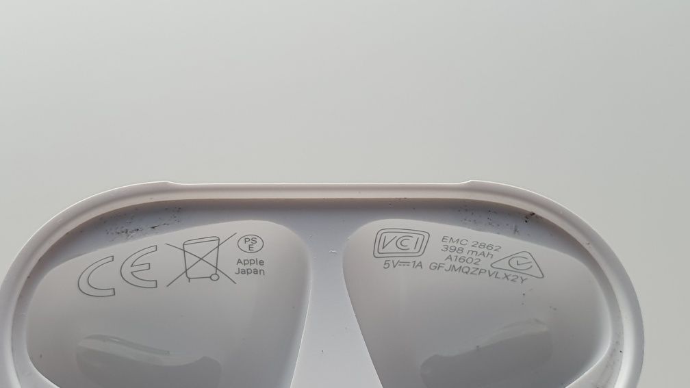 Apple AirPods Gen 2 A1602 (EMC2862) ładowarka case  etui ładujące
do n