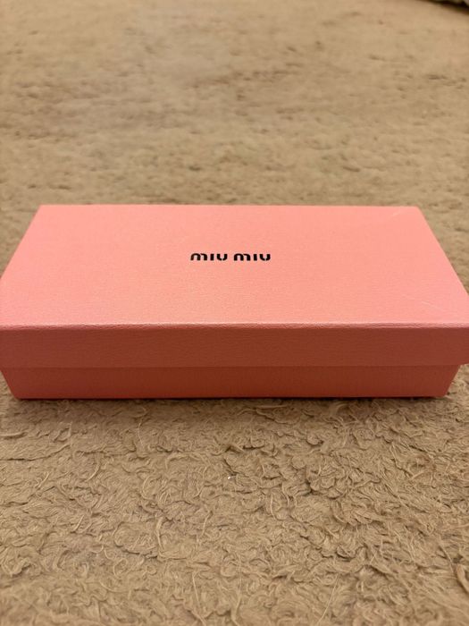 Óculos Miu Miu (entrega a mão ermesinde)