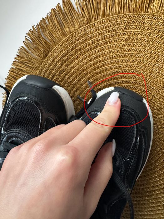 Легенькі та зручні кросівки champion 23 см