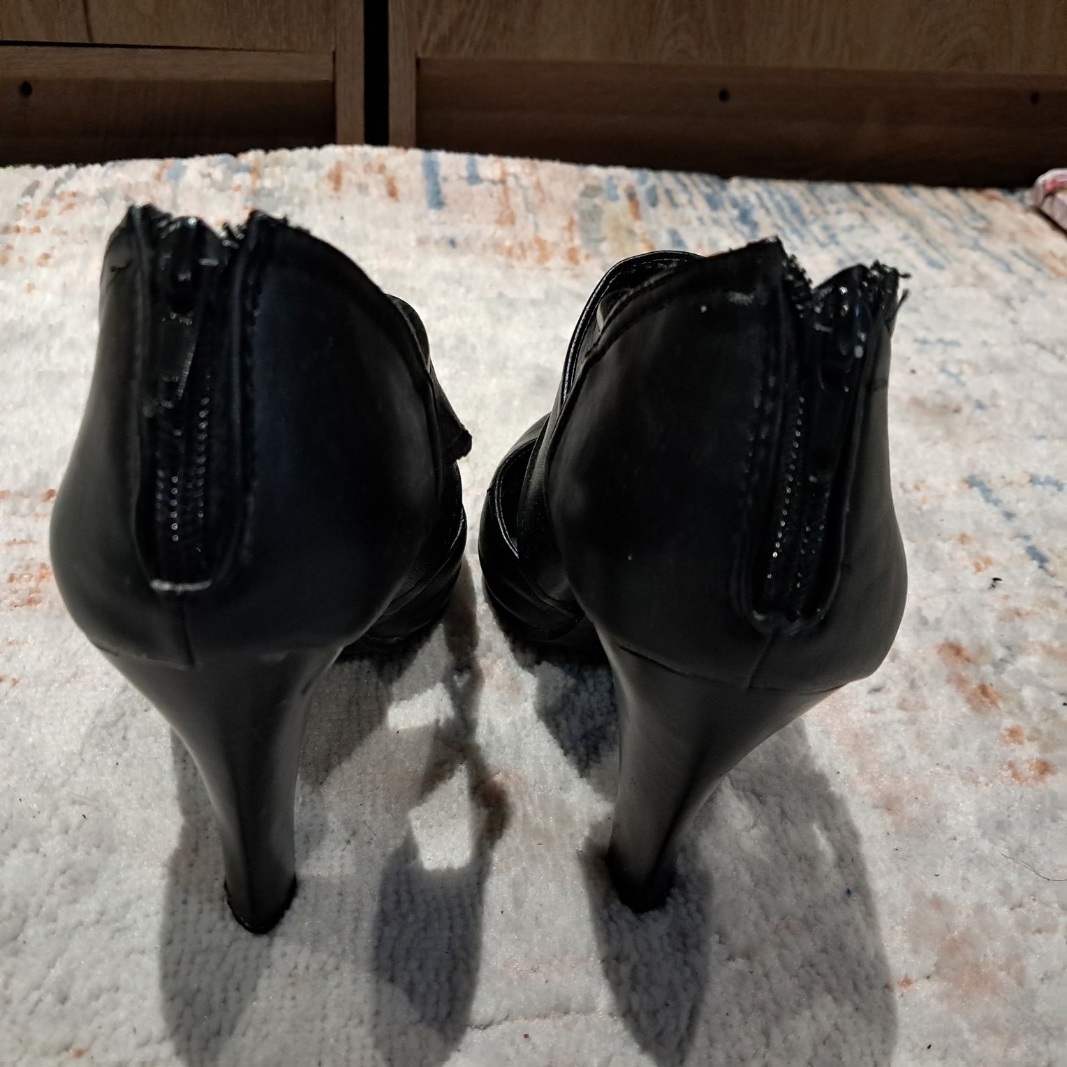 Buty damskie na obcasie czarne roz 38