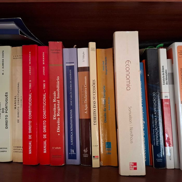Vários Livros de Direito