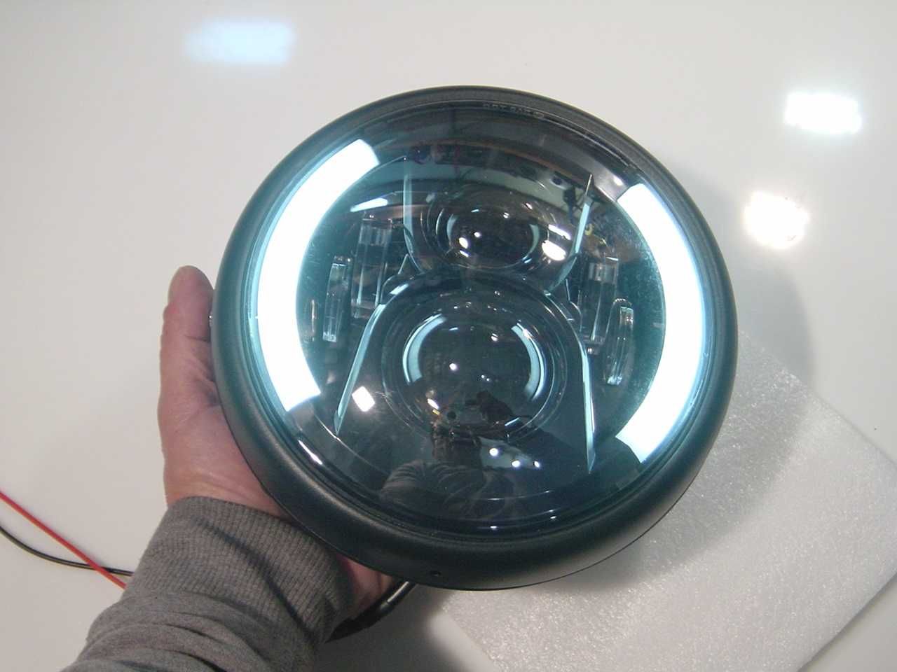 Farol LED com médio, máximo, DRL e piscas