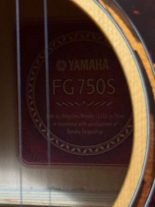Терміново! Продам акустичну гітару Yamaha FG750S