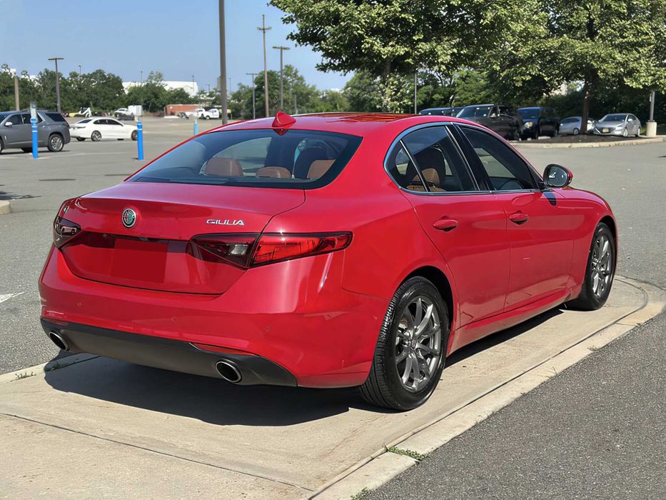 Alfa Romeo Giulia      2018