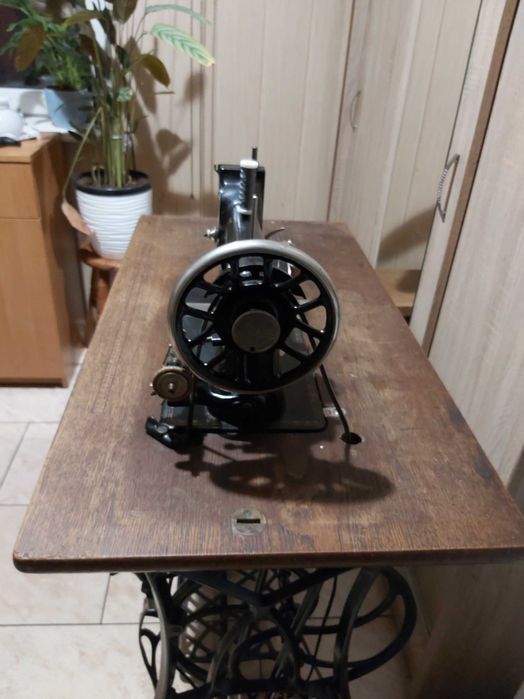 Sprzedam  starą maszynę do szycia