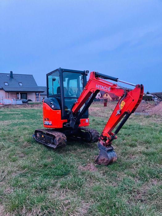Mini koparka HITACHI ZX26U idealna do pracy w ogrodzie i na budowie