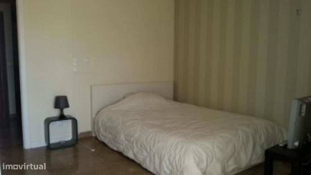 52332 - Quarto de solteiro encantadora na...