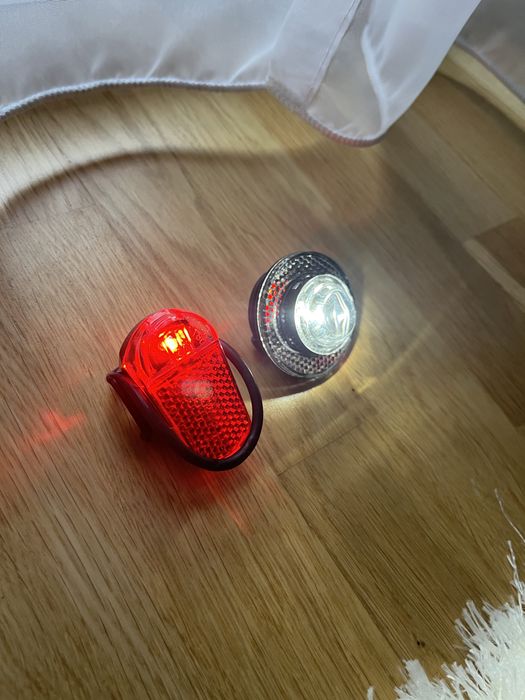 Nowe  oświetlenie rowerowe, lampka rowerowa zestaw