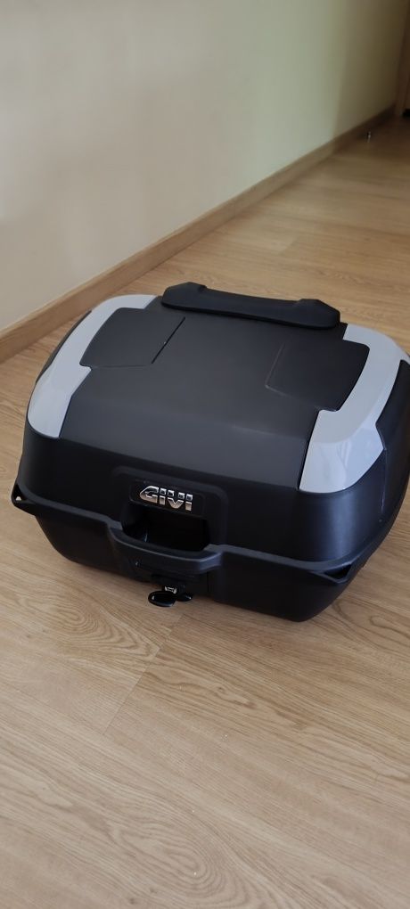 Mala Givi 45L com suporte