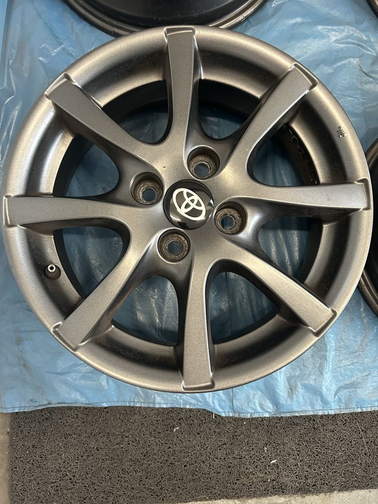 361 Felgi Aluminiowe TOYOTA R 15 4x100 Bardzo Ładne