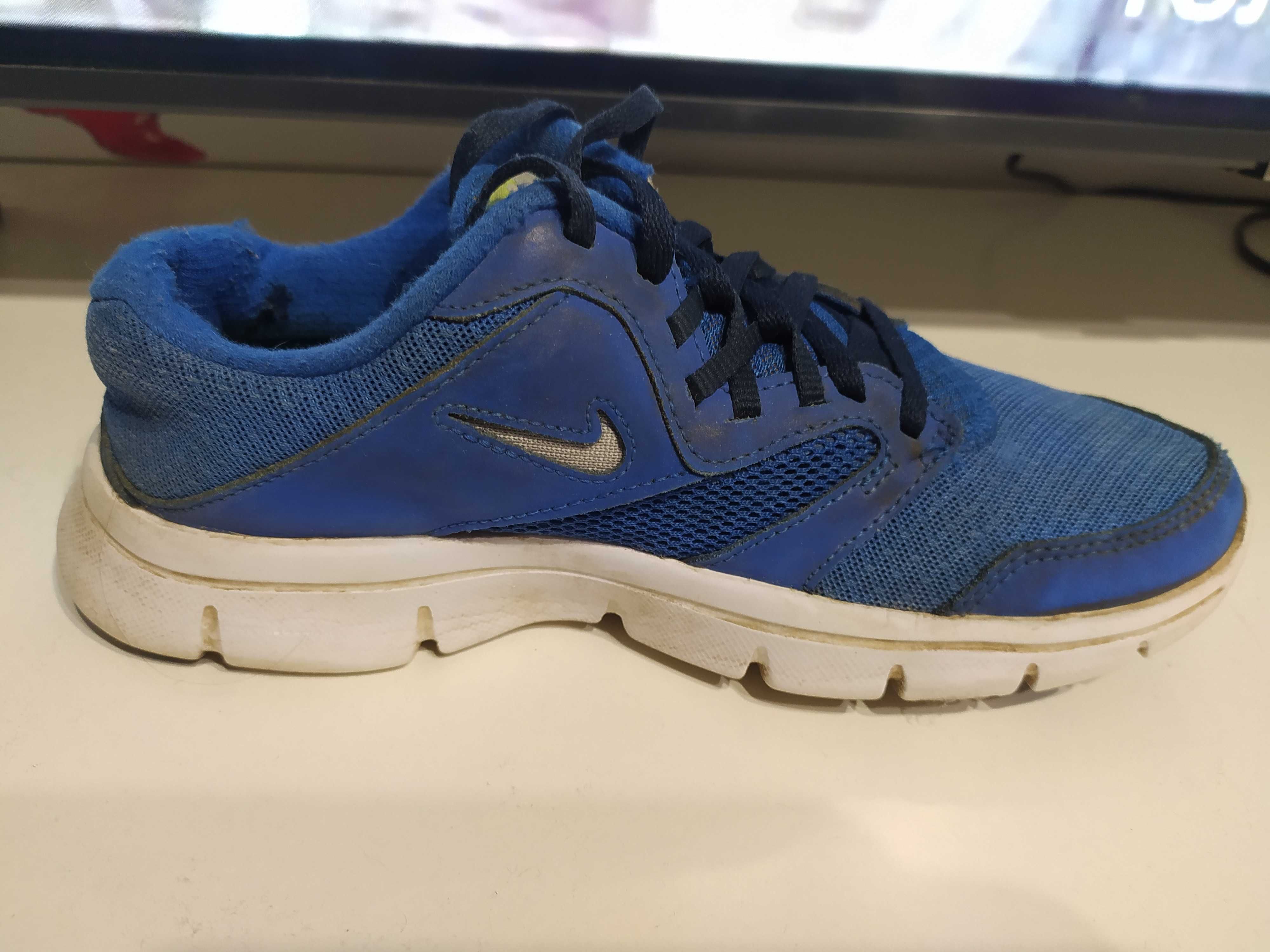 Продам кроссовки Nike