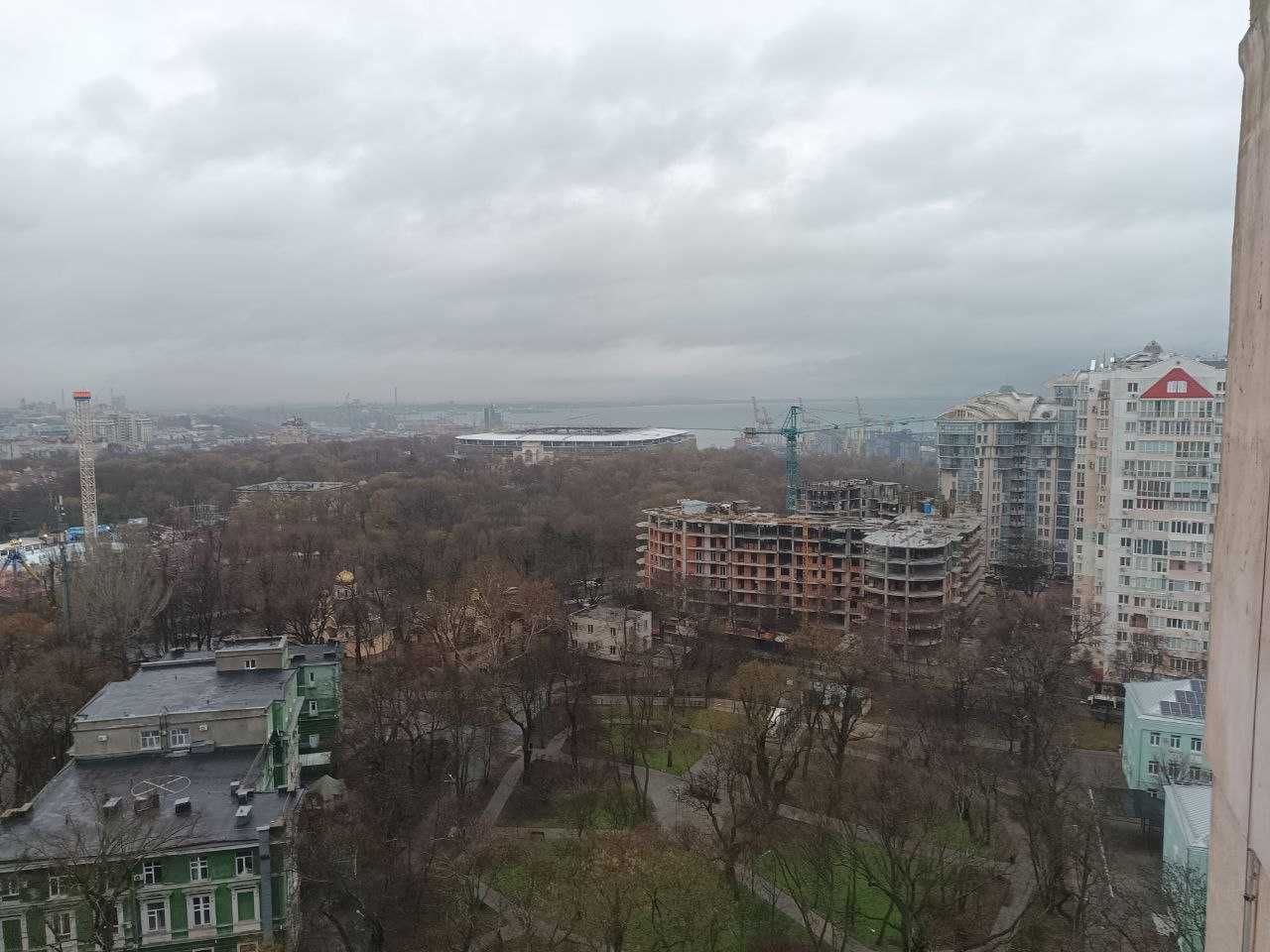 Пентхаус з видом на море, перша лінія, центр